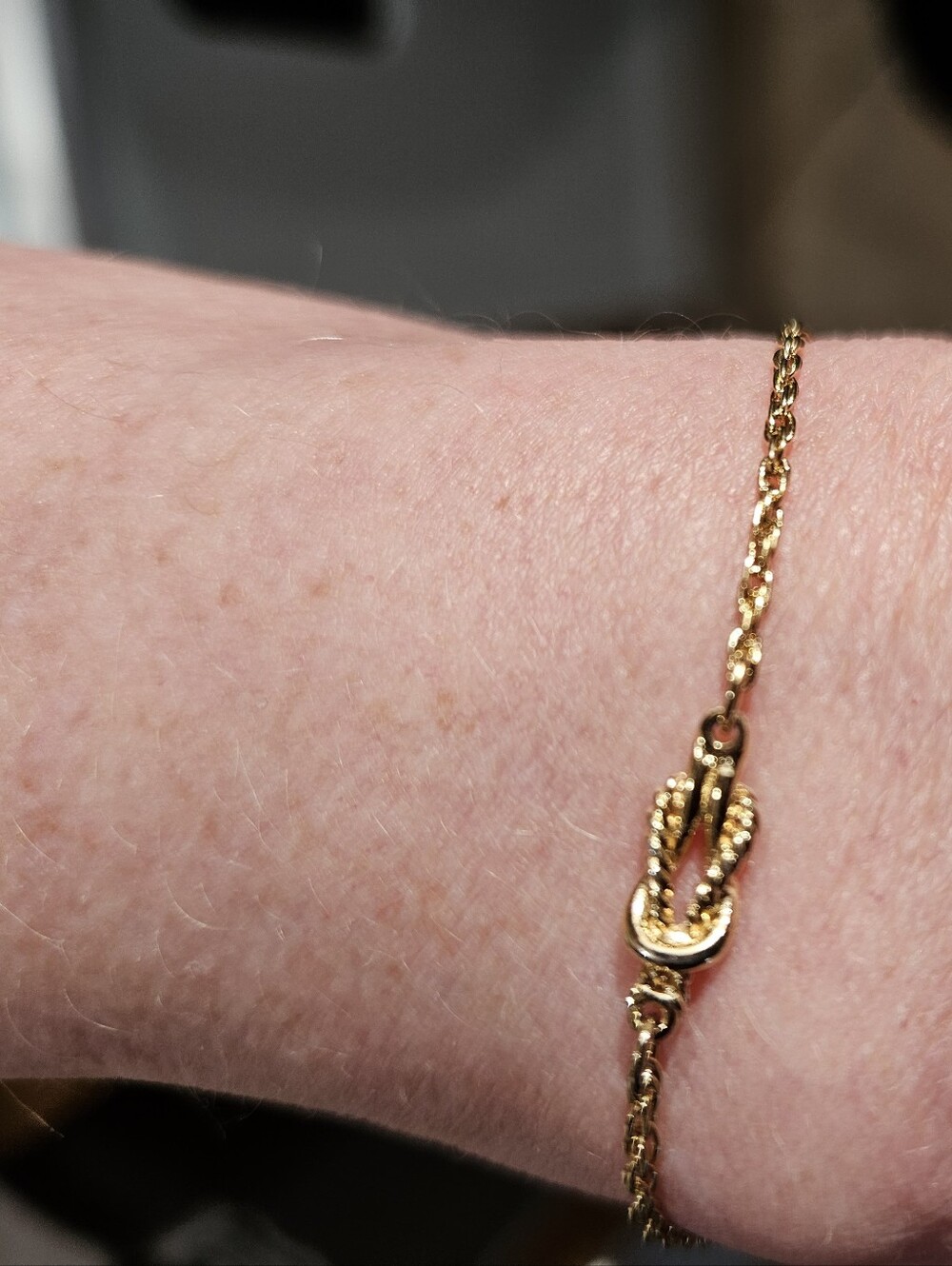 Avon Gold Chain Bracelet with Decorative Clasp - Women Jewelry 7 Inches Long